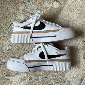 Nike Court Legacy Lift